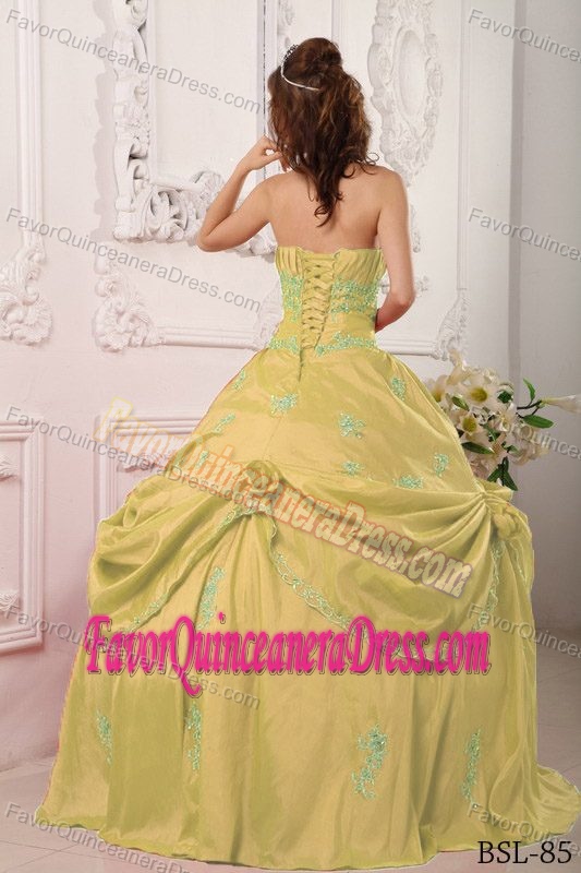 Customized Gold Taffeta Quinceanera Gowns with Appliques and Flowers