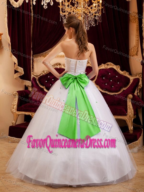 Strapless Floor-length Satin White Ball Gown Quinceanera Gown with Appliques