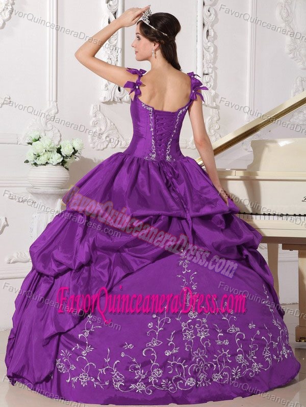 Taffeta Embroidery Purple Ball Gown Dresses for Quinceanera with Straps