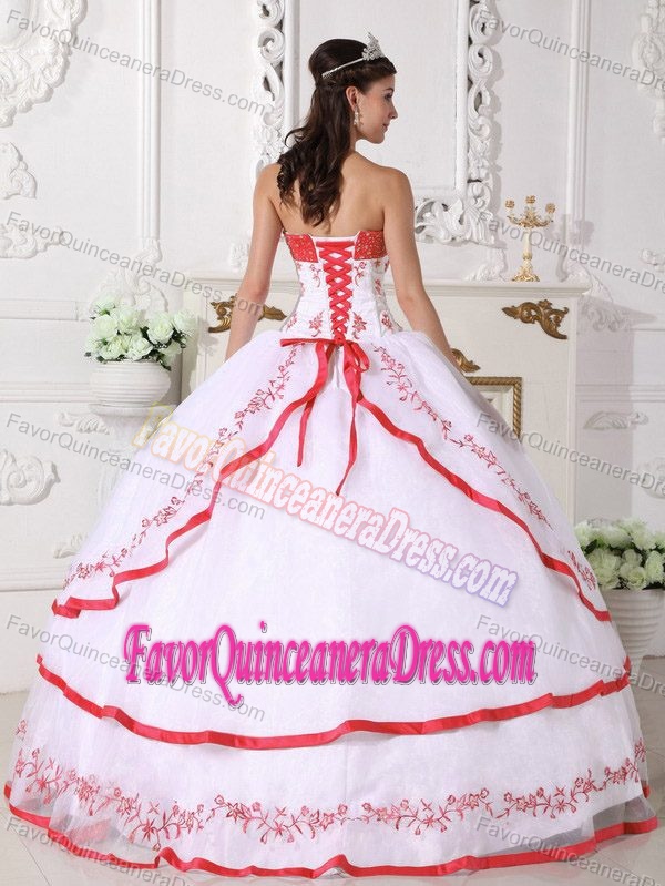 Beaded and Embroidery Ball Gown Strapless Organza Quince Dresses in White