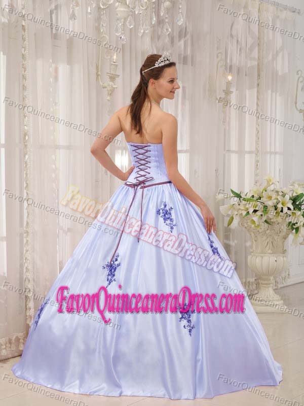 Lilac Ball Gown Strapless Floor-length Taffeta Quince Dresses with Appliques
