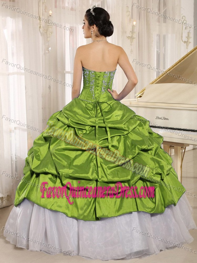 Luxurious Spring Green and White Quinceanera Dresses with Pick-ups