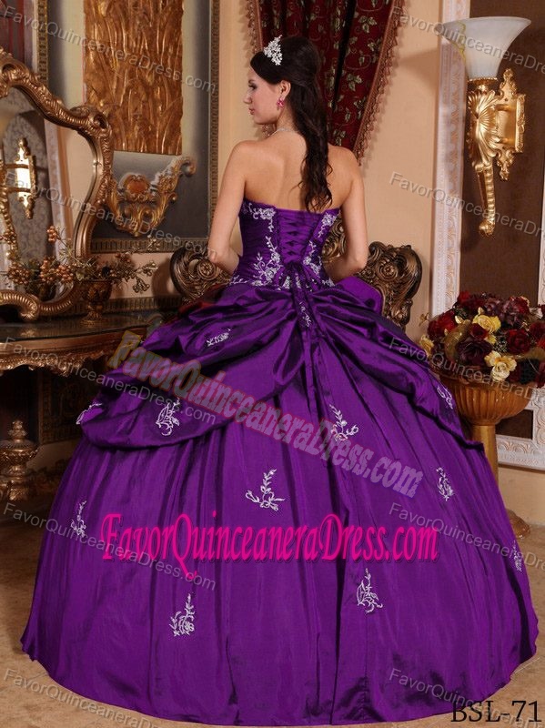 Sweetheart Taffeta Eggplant Purple Ball Gown Quinceaneras Dress with Appliques