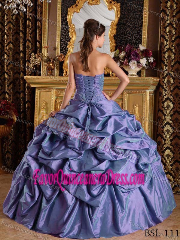 Floor-length Taffeta Beaded Ball Gown Strapless Quince Dresses in Purple