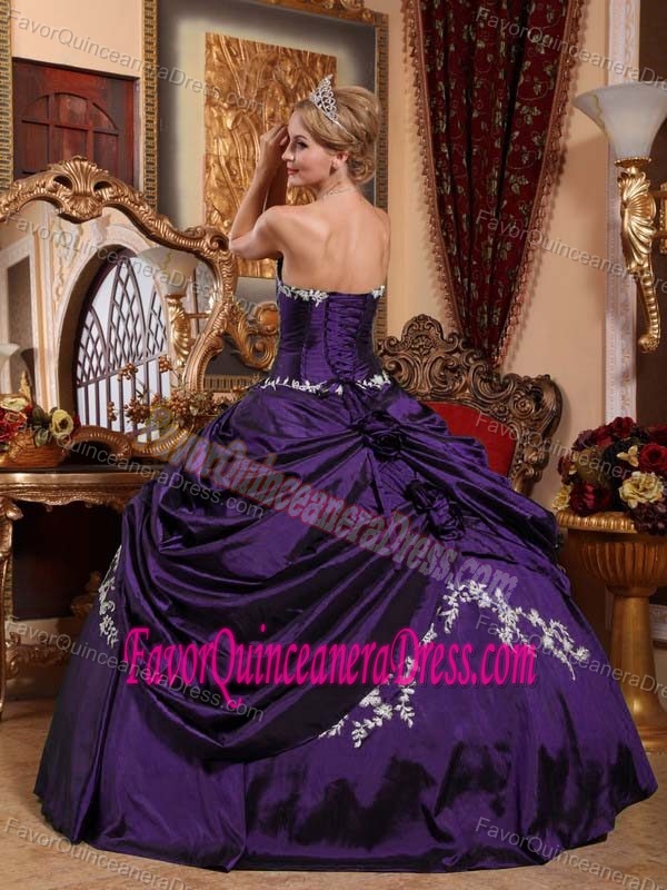 Appliqued Purple Sweetheart Floor-length Quince Dresses in Taffeta