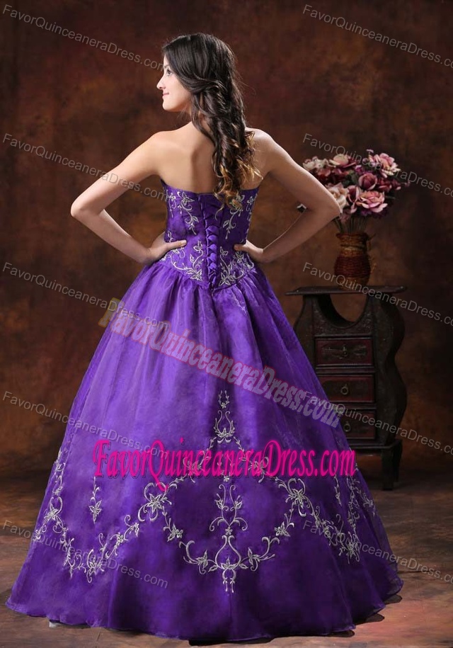 Sexy Halter Organza Purple Dress for Quinceanera with Embroidery