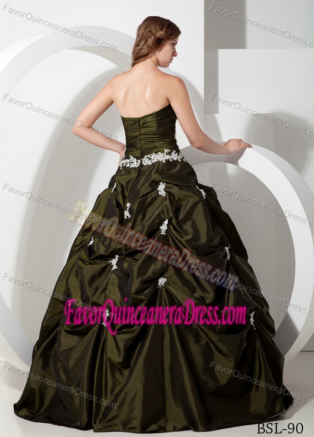Sweetheart Floor-length Quinceanera Dresses with Appliques in Taffeta