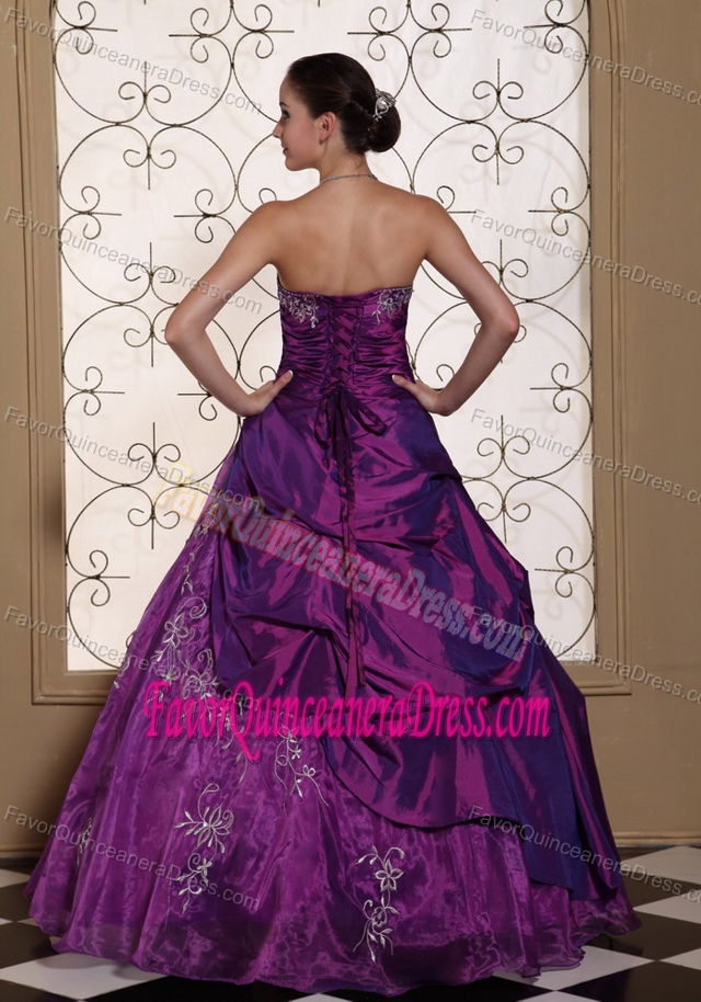 Modest Purple Taffeta and Organza Quinceanera Gowns with Embroidery