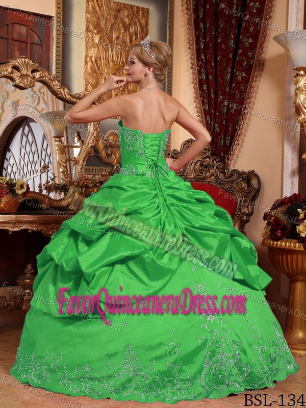 Sweetheart Taffeta Embroidered Green Quinceanera Dress with Beading