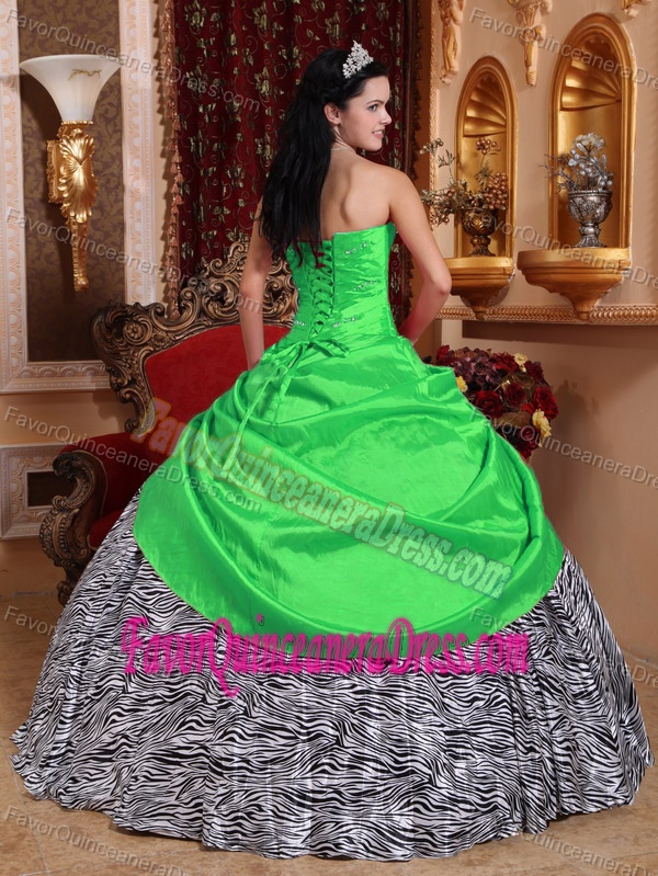 Chic Green Sweetheart Floor-length Dress for Quince in Taffeta and Zebra