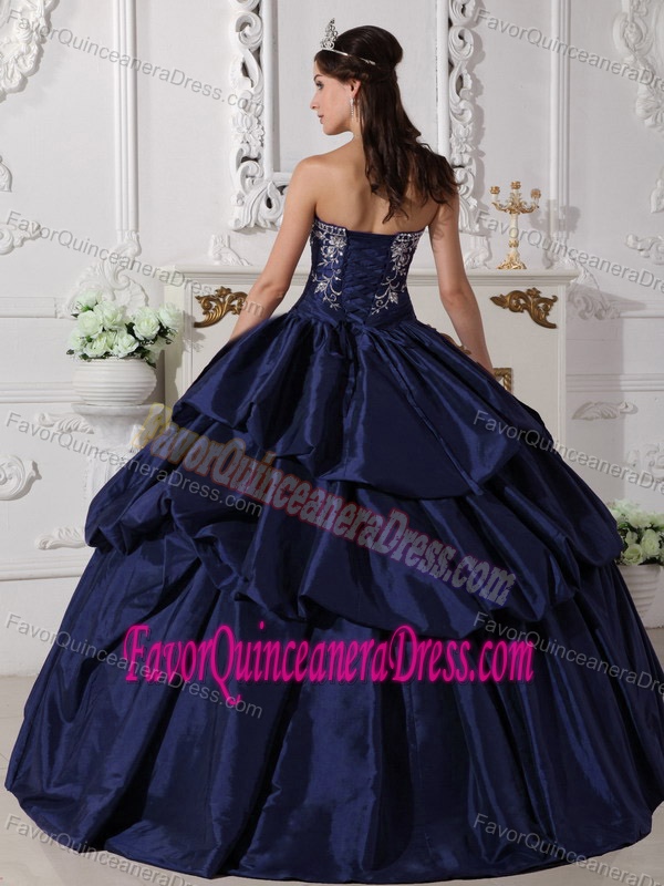 New Style Strapless Taffeta Navy Blue Quince Dresses with Embroidery