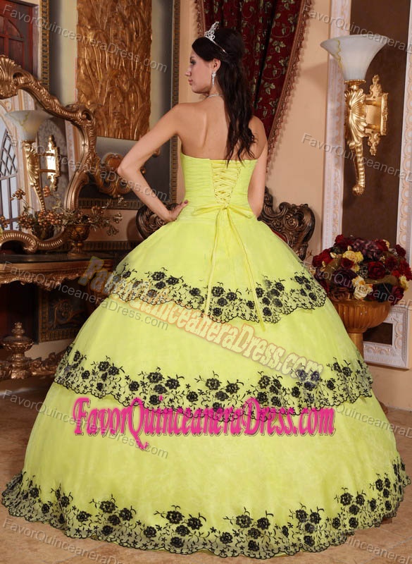 Appliqued Yellow Strapless Floor-length Dresses for Quince in Organza