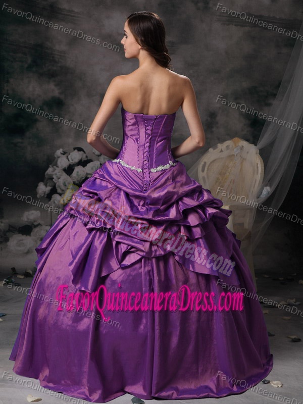 Appliqued Purple Strapless Floor-length Quinceanera Dresses in Taffeta