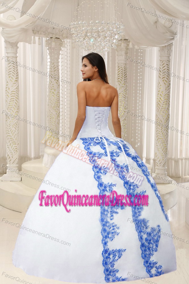 Beautiful White Strapless Quinceanera Gown Dresses with Embroidery