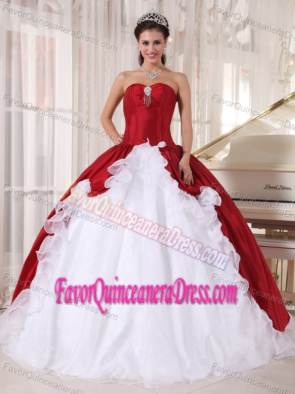 Extravagant Red and White Beaded Sweet 15 Dresses in Organza and Taffeta