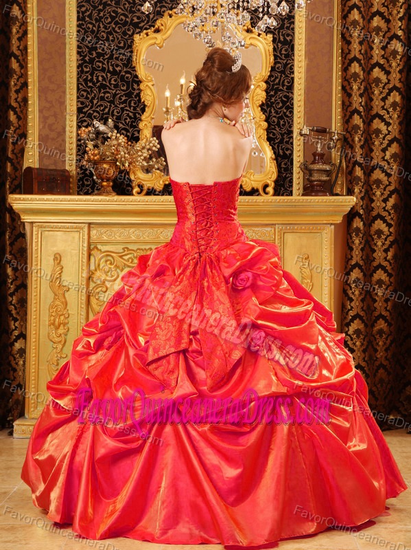 Qualified Ball Gown Strapless Taffeta Red Quince Dresses with Handle Flowers