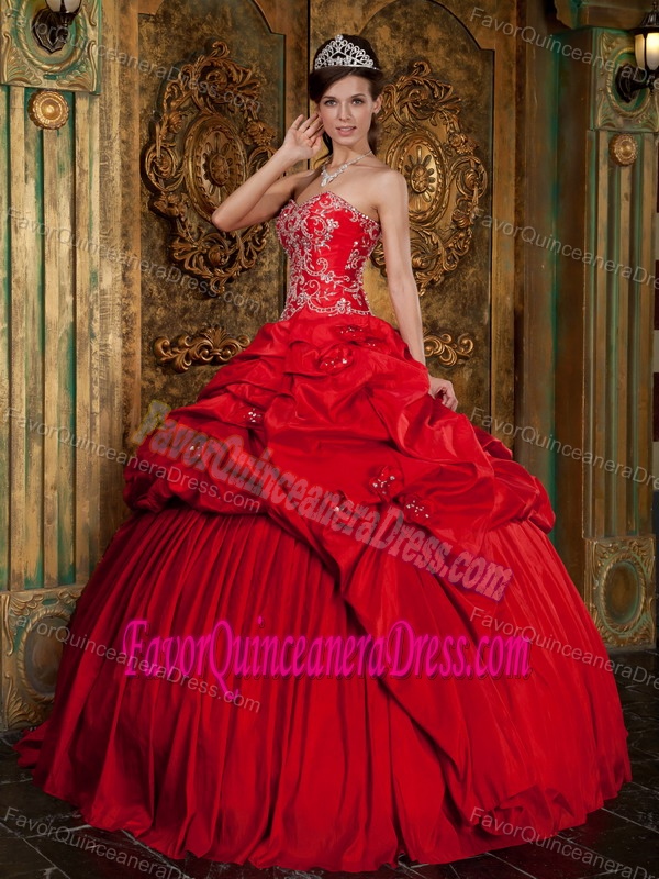 Stunning Red Sweetheart Taffeta Quinceanera Gown with Beading and Appliques