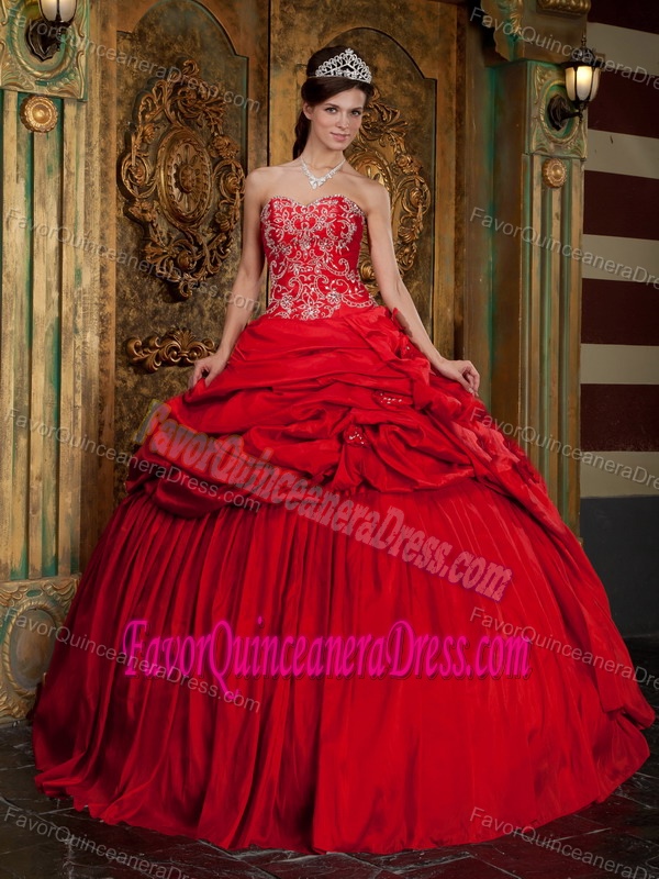 Stunning Red Sweetheart Taffeta Quinceanera Gown with Beading and Appliques