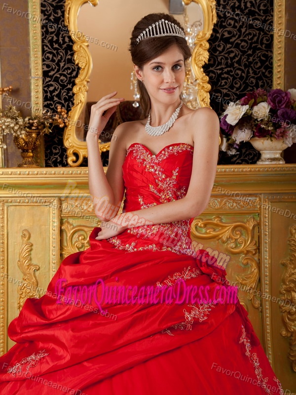 Floating Red Sweetheart Floor-length Taffeta Dress for Quince with Appliques