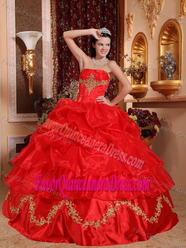 Flirty Ball Gown Strapless Floor-length Organza Quinceanera Gown in Red
