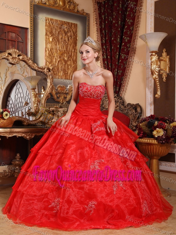 Simple Red Ball Gown Strapless Organza Quince Dresses with Appliques