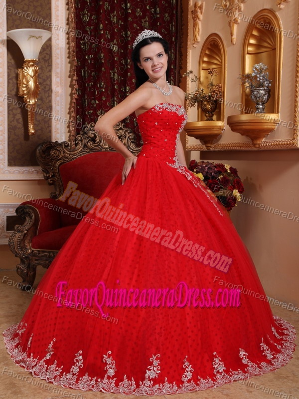 Special Red Strapless Floor-length Tulle Quinceaneras Dress with Appliques