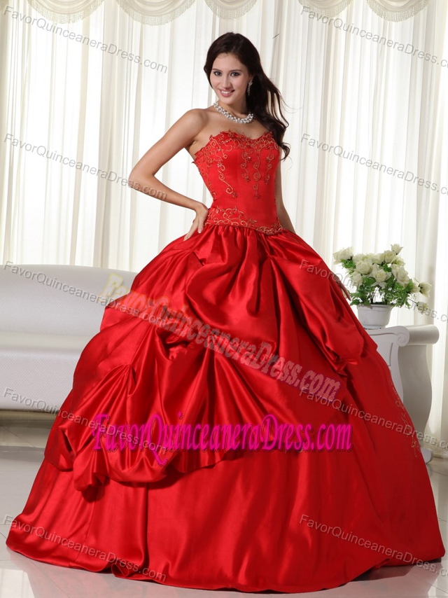 Luxurious Red Sweetheart Floor-length Embroidery Taffeta Quinces Dresses