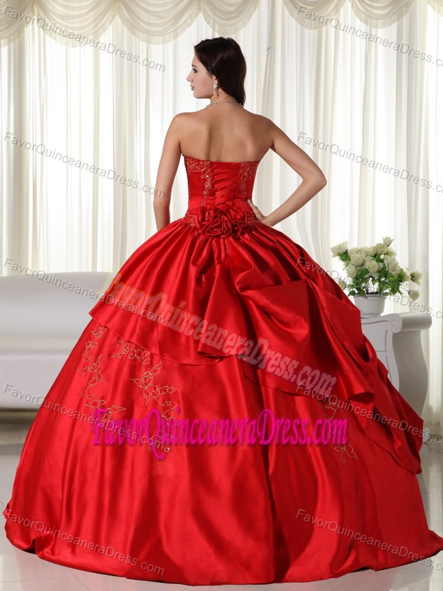 Luxurious Red Sweetheart Floor-length Embroidery Taffeta Quinces Dresses