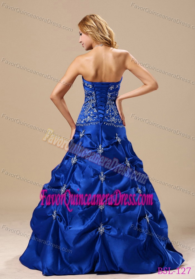 Embroidery Decorated Bodice Quinceaneras Dresses with Pick-ups in Royal Blue