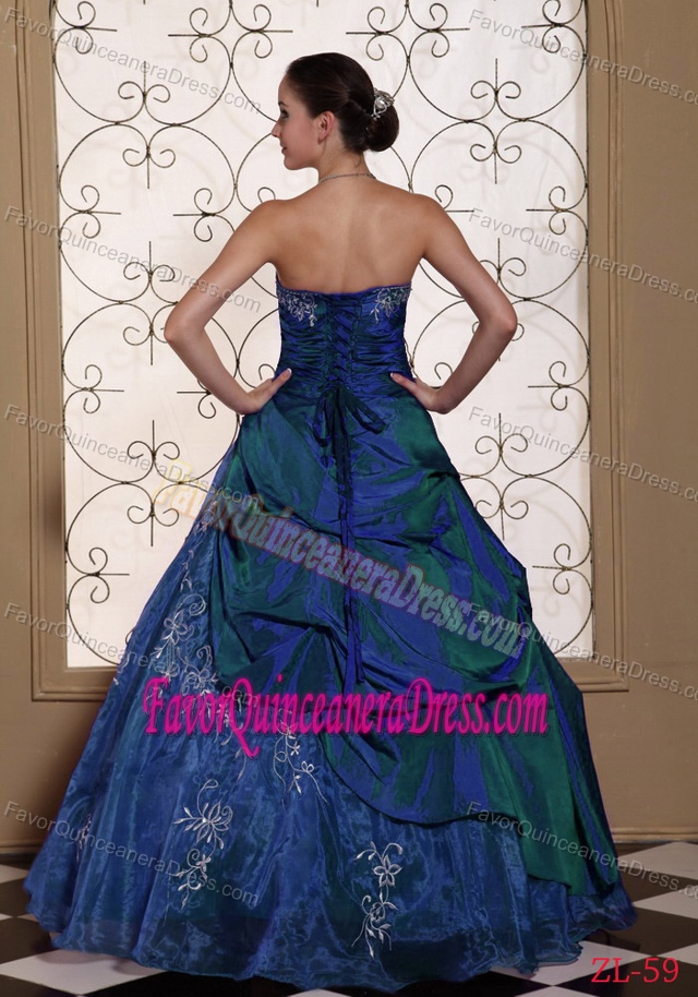 Modest Blue Strapless Quinceanera Dress in Taffeta with Embroidery
