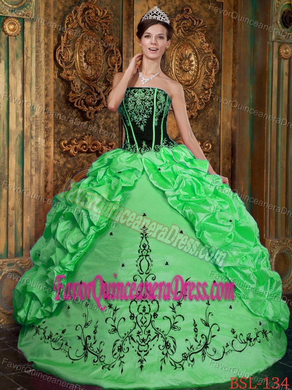 Luxury and Grace Taffeta Green Embroidery Pick-ups Sweet Sixteen Dresses