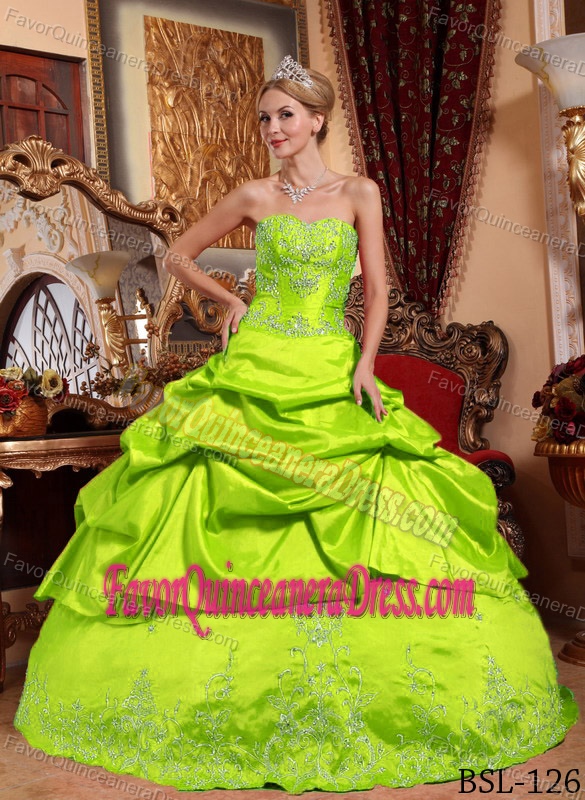 Embroidery Sweetheart Taffeta Beaded Spring Green Dress for Quinceanera