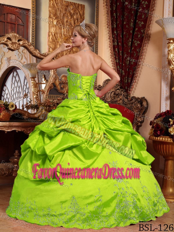 Embroidery Sweetheart Taffeta Beaded Spring Green Dress for Quinceanera