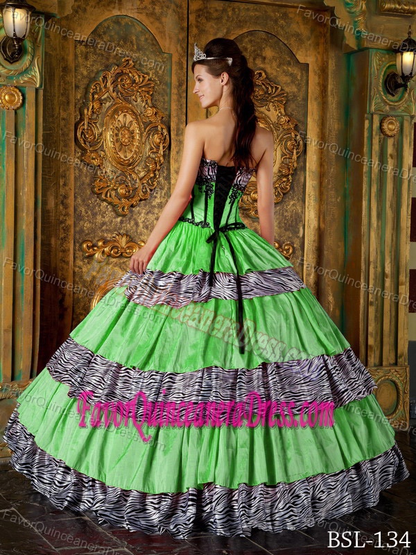 Luxurious Zebra Green Taffeta Layers Sweetheart Quinceanera Gown Ruffled
