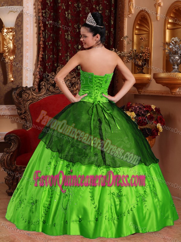 Sweetheart Satin Beaded Sweet 15 Dresses with Embroidery in Spring Green