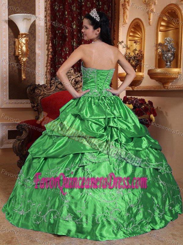 New Style Green Beaded Taffeta Embroidery Pick-ups Sweet 16 Dresses 2014