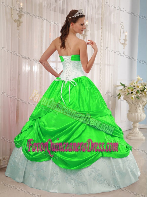 Green and White Taffeta Appliques Sweetheart Sweet 15 Dresses for Cheap