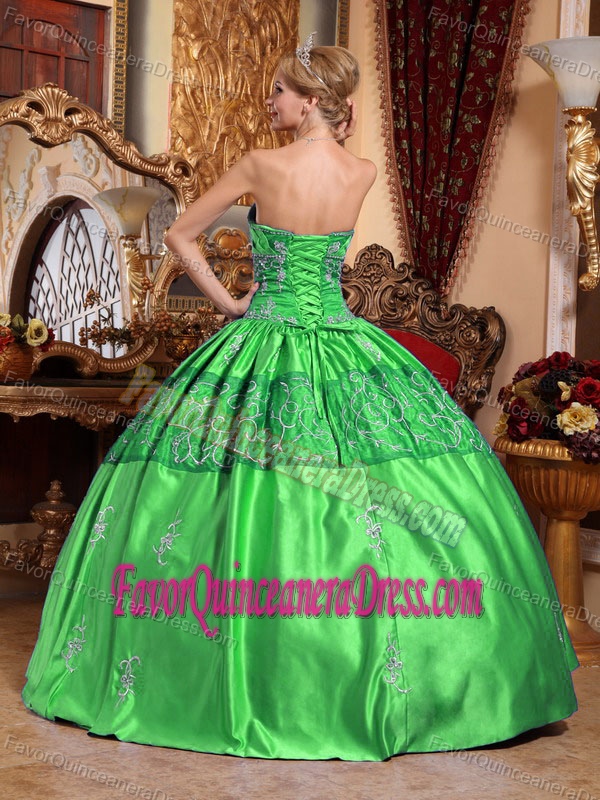 Exquisite Taffeta Green Sweetheart Embroidery Quinceanera Dress Ruched