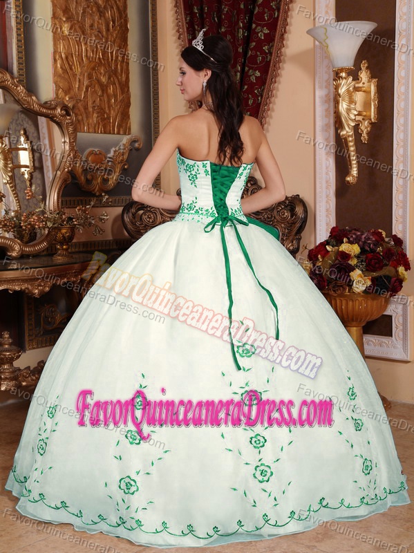 Attractive Organza Strapless Quinceanera Gowns with Embroidery in White