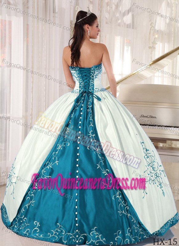 Dreamy White Ball Gown Taffeta Sweet 15 Dresses with Teal Embroidery