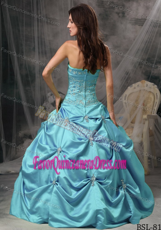 Modest Beaded Ball Gown Strapless Quinceanera Gown Dresses in Taffeta