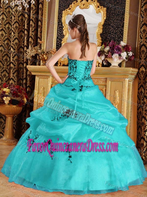 Elegant Sweetheart Embroidery Quinceanera Dresses in Satin and Organza