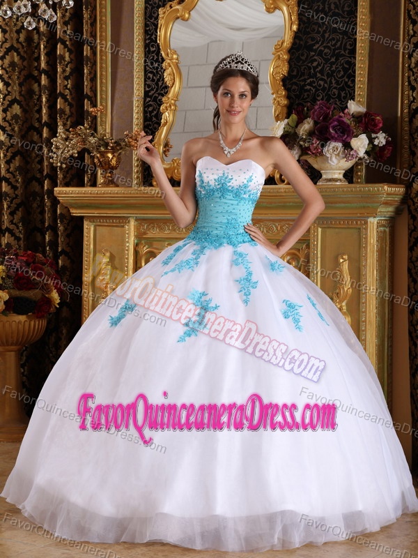 Newest Zipper-up Organza Satin Spring White Quince Dress with Appliques