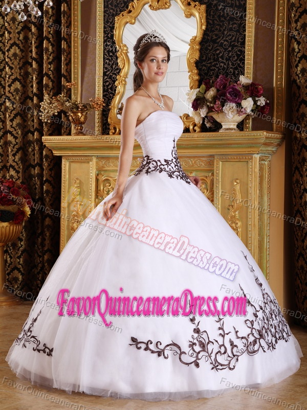2013 Brand New Strapless White Tulle Quinces Dresses with Embroidery