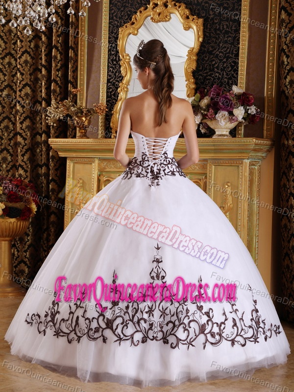 2013 Brand New Strapless White Tulle Quinces Dresses with Embroidery