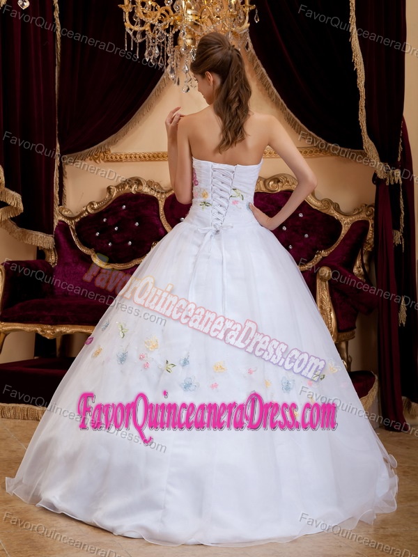 Newest White Organza Taffeta Quince Dress with Butterfly-Shaped Appliques