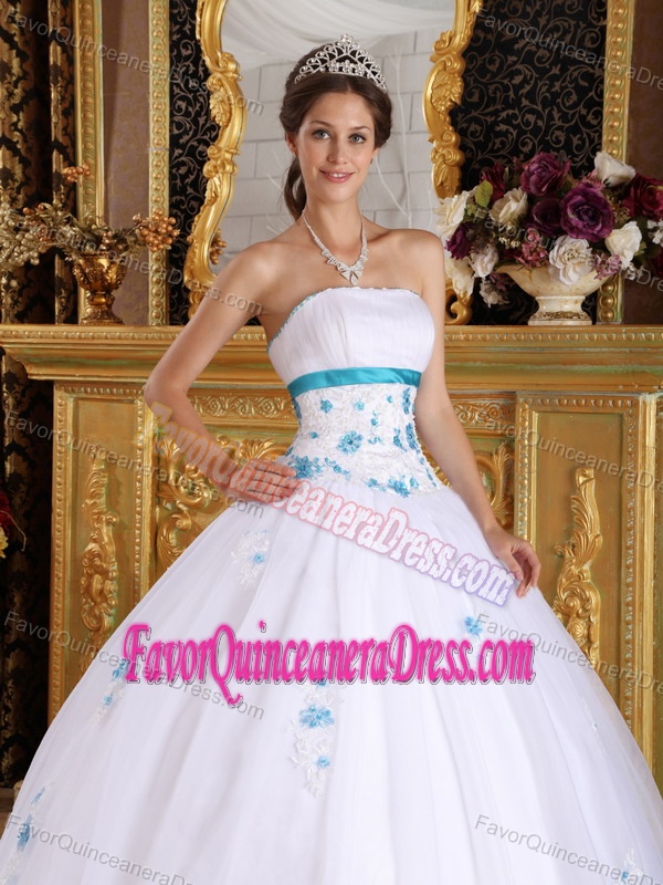 Wholesale Strapless Appliqued White Quinceanera Gown in Tulle and Satin