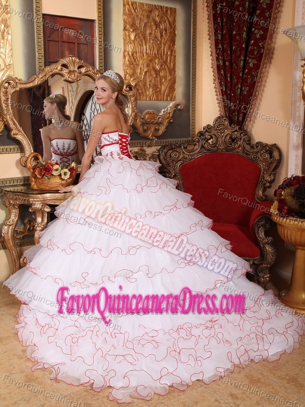 Pretty Appliqued White Organza Taffeta Quinceanera Gown with Ruffled Layers