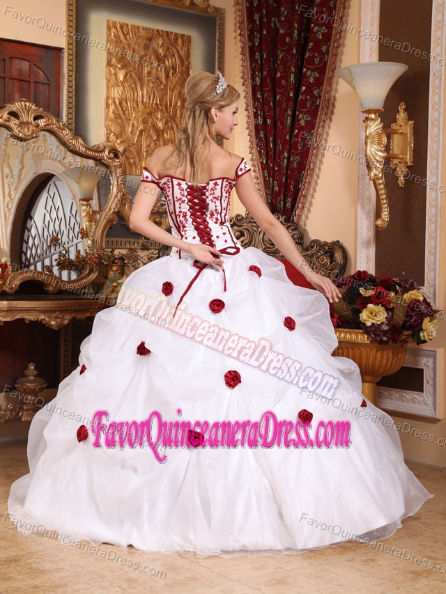 Stylish Off-the-shoulder White Quince Dress in Taffeta Organza with Flowers