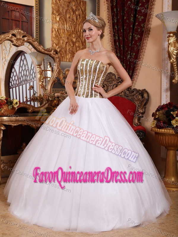 Luxurious Strapless Gold Sequin White Tulle Quinceanera Dress with Lace-up Back